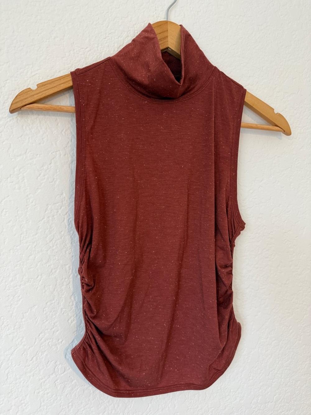 Lululemon Sleeveless Turtleneck Tank Top in Brick Red XS/S